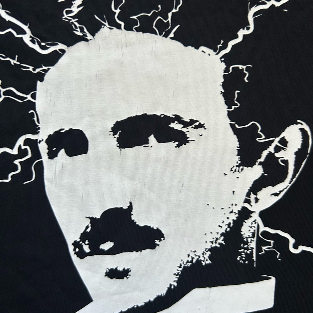 Tesla Graphic Tee with Iconic Design - Picture 5 of 7